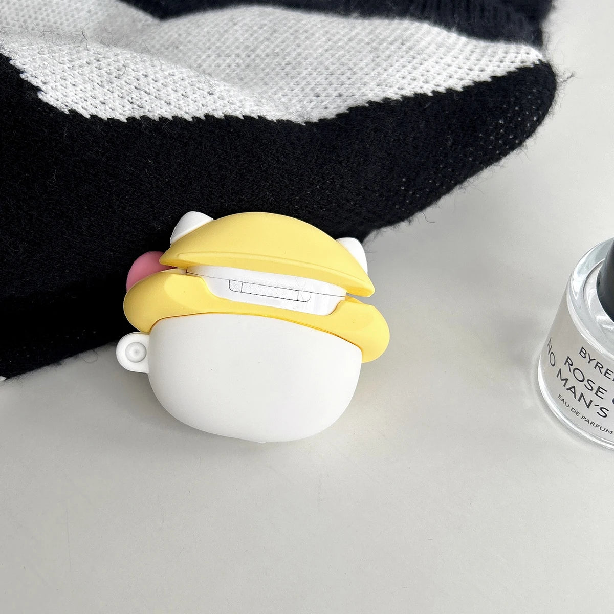 Kawaii Yellow Hat Airpods Case